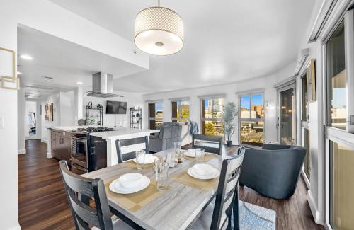 Wilshire Center Apartment | Modern Luxury 2 Bed with Panoramic City Views in Downtown LA