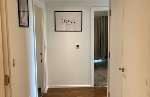 Docklands Apartment | Modern Luxury 2-Bedroom Flat in London Excel