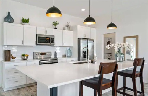 Wenatchee House | Modern Luxury 3 Story Townhome close to everything Wenatchee!