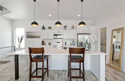 Wenatchee House | Modern Luxury 3 Story Townhome close to everything Wenatchee!