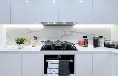 Ringwood House | Modern Luxury 3B3 5B Townhouse SmartTV free garage