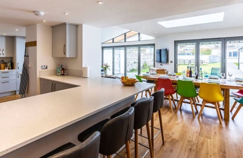 Bude House | Modern, luxury and spacious - A great place for family and friends to relax!