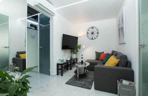 Velika Gorica Apartment | Modern & Luxury APT Zagreb Airport W free WiFi - One Bedroom Apartment