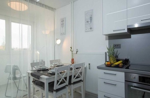 Velika Gorica Apartment | Modern & Luxury APT Zagreb Airport W/Free Wifi