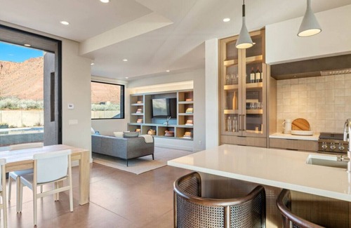 Ivins House | Modern Luxury Desert Home w/Pool
