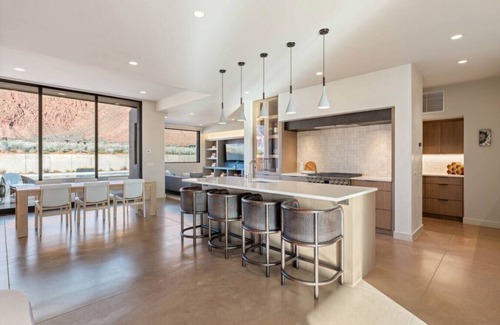 Ivins House | Modern Luxury Desert Home w/Pool