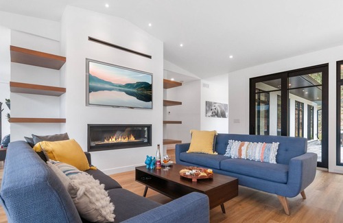 Okanagan-Similkameen House | Modern luxury family bungalow with direct access to Skaha Lake in Kaleden.