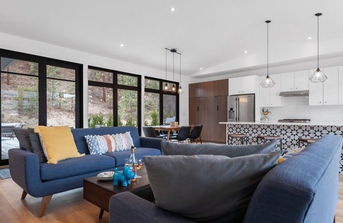 Okanagan-Similkameen House | Modern luxury family bungalow with direct access to Skaha Lake in Kaleden.
