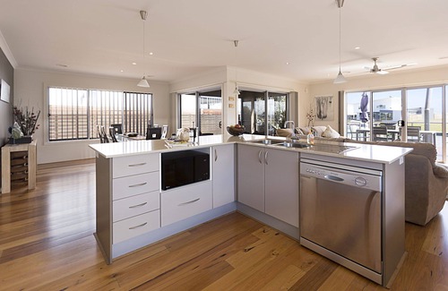 Paynesville House | Modern luxury holiday property on the canals with stunning views