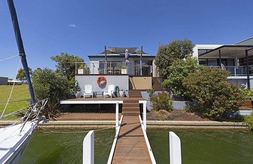 Paynesville House | Modern luxury holiday property on the canals with stunning views
