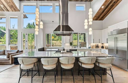 Silverthorne Apartment | Modern Luxury Home Near 4 Ski Resorts