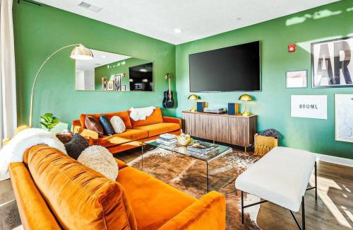 Rogers House | Modern luxury near AMP/Greenway/Biketrail/Pool/Gym