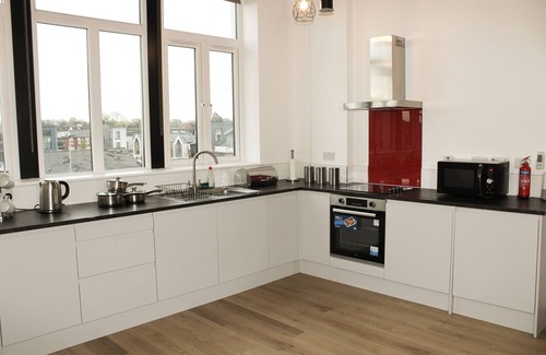 West Bromwich Apartment | Modern Luxury Serviced Duplex Apartments by Repose