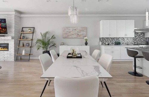 Farmers Branch House | MODERN LUXURY Smart Home w/ Rooftop Terrace