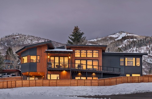 Steamboat Springs House | Modern Luxury Home + Hot Tub + Close to skiing + Ski Shuttle – Cazador Lodge