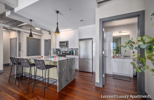 Nelson Apartment | Modern Luxury with 2 King Beds & Water Views - Leonard Building