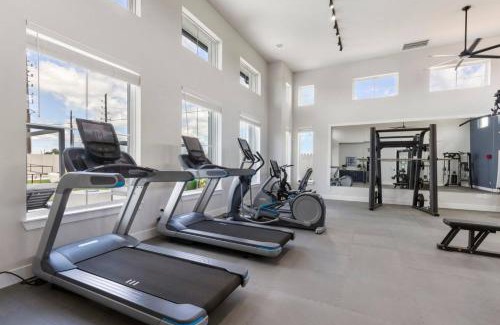 Magnolia House | Modern Magnolia Cottage Pool and Gym Access