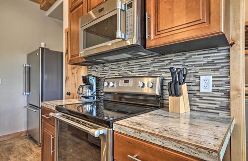Ashton Apartment | Modern Main Street Apt - Near Outdoor Recreation!
