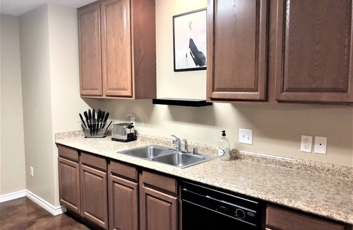 Midland House | Modern Masterpiece at Graceland!