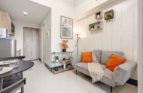 Lapu-Lapu Condo | Modern Minimalist Studio w/Balcony & Sunset View