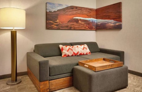 Moab Hotel | Modern Moab Suites with Pool, Minutes from Arches and Canyonlands National Parks