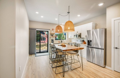 Crested Butte House | Modern mountain stay with a patio, beautiful interior, & well-equipped kitchen