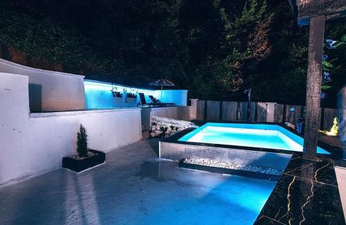 East Sarajevo Villa | Modern Mountain Villa House with Private Pool, Jacuzzi & Sauna - Sarajevo Trebevic