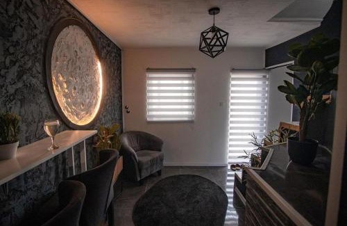 East Sarajevo Villa | Modern Mountain Villa House with Private Pool, Jacuzzi & Sauna - Sarajevo Trebevic