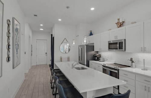 Gulf Place Condo | Modern + New Construction & Gulf Views; 3 Pools & Steps to Beach
