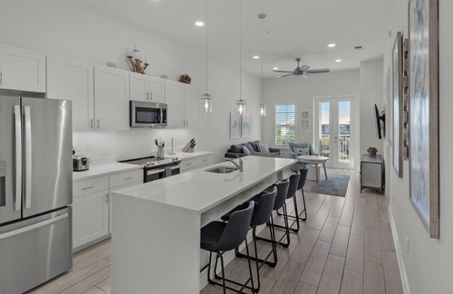 Gulf Place Condo | Modern + New Construction & Gulf Views; 3 Pools & Steps to Beach