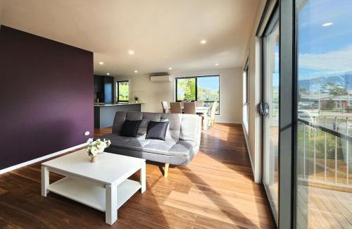 Howrah House | Modern New Home near Howrah Beach