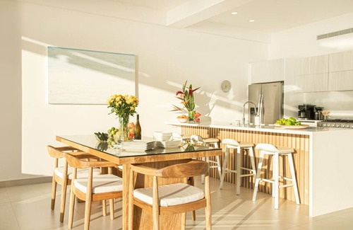 South Shore Hotel Area Condo | Modern Newly Remodeled Oceanfront 2x2 Lower Conchas Chinas Condo