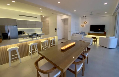 South Shore Hotel Area Condo | Modern Newly Remodeled Oceanfront 2x2 Lower Conchas Chinas Condo