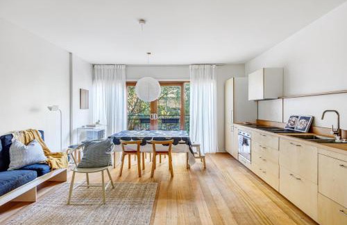 Toorak Apartment | Modern Nomads Como Park Toorak Serene Getaway