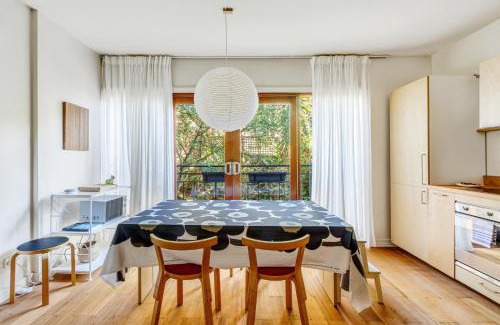 Toorak Apartment | Modern Nomads Como Park Toorak Serene Getaway