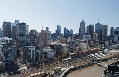 Southbank Apartment | Modern Nomads Waterfront Residence Near Casino with River View