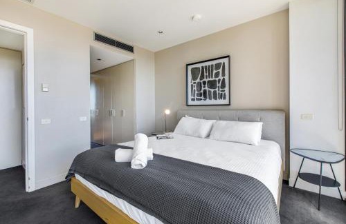 Southbank Apartment | Modern Nomads Waterfront Residence Near Casino with River View