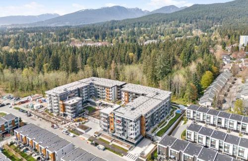 District of North Vancouver Apartment | Modern North Shore Nest with Balcony
