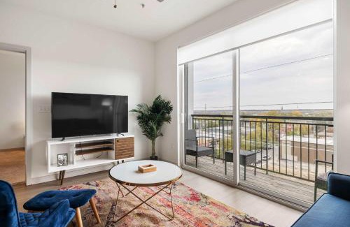 Downtown Louisville Apartment | Modern Nulu 2BR CozySuites 07