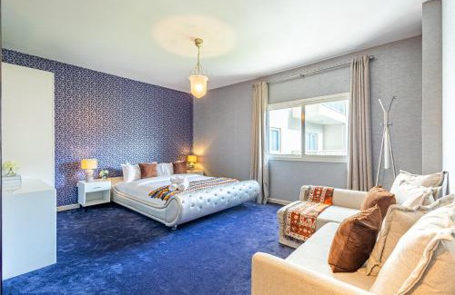 Abu Dhabi Apartment | Modern Oasis - Elegant Cave - Family Heaven - Designer's Paradise - 10 min away from Abu Dhabi Airport, Yas Island, Formula 1, Ferrari World, SeaWorld, Warner Bros World
