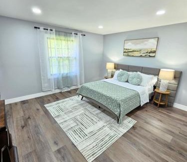 Gurnee Villa | Modern Oasis: Gurnee Getaway
