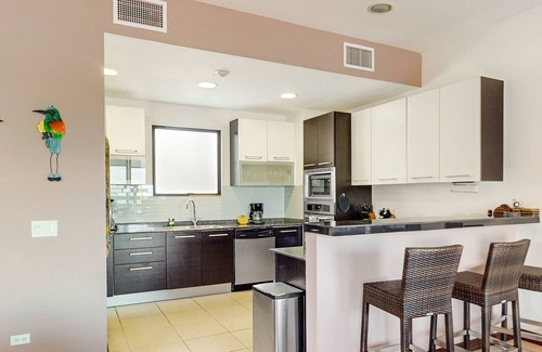 Tarcoles Apartment | Modern ocean view apartment with infinity pool, grill, full kitchen, and W/D