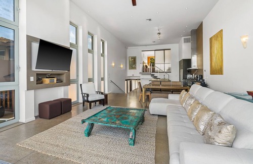 Lihue House | Modern Oceanfront Resort Living. 16' ceilings. Luxury Oceanfront Bedroom Suites.
