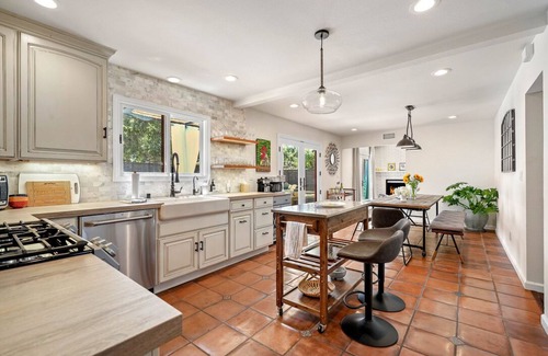 Mira Monte House | Modern Ojai Farmhouse: 3-BR Haven with Pool, Mountain Views & Beach Access!