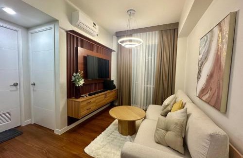 Cebu Apartment | Modern One Bedroom with Balcony near Cebu IT Park
