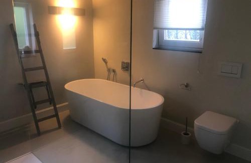 Baarn Bed & Breakfast | Modern Palace Emma Staete