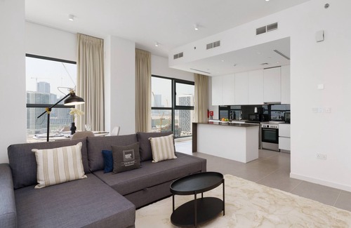 Abu Dhabi Apartment | Modern & Panoramic Sea View Apt on Al Reem Island