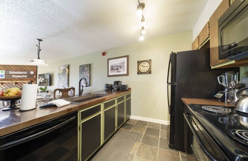 Peak 8 Condo | Modern Peak 8 Getaway! Grandview 2BR Condo