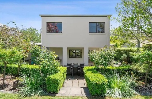 Deakin House | Modern & Perfect Location in Parliament Triangle