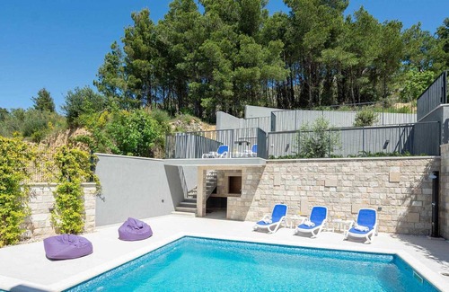 Podstrana Villa | Modern poolside villa in Podstrana near Split
